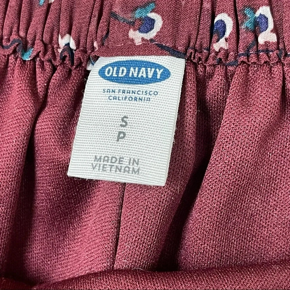 OLD Navy Maroon Floral Mini Skirt - Picture 2 of 5